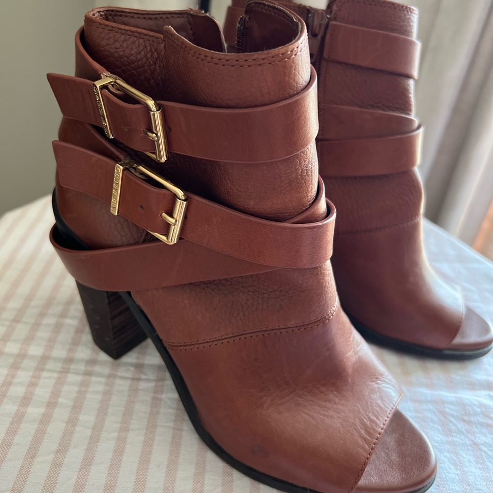 Gianni Bini Leather Ankle Boots size 7.5